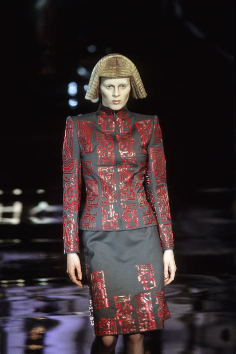 givenchy fall-winter 1999-2000 collection|Givenchy fall dresses.